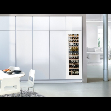 מקרר יין אינטגרלי מלא 83 בקבוקים זכוכית לבנה מבית LIEBHERR דגם EWTgw 3583 Vinidor